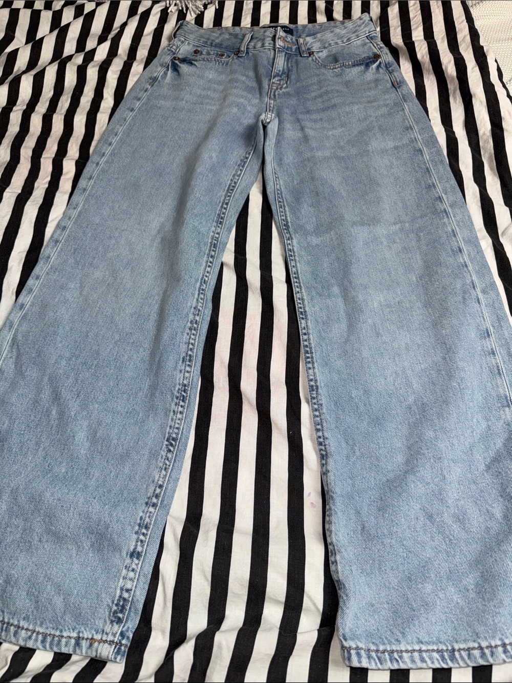 Aeropostale Light Wash Wide Leg Jeans - Pale Blue - Picture 2 of 4